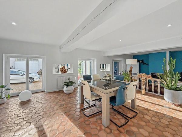Maison familiale de 149 m² avec dépendance, piscine et grand terrain – Changé