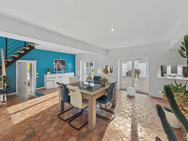Maison familiale de 149 m² avec dépendance, piscine et grand terrain – Changé