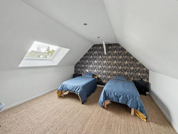 Maison familiale de 149 m² avec dépendance, piscine et grand terrain – Changé