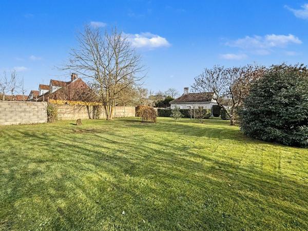 Maison familiale de 149 m² avec dépendance, piscine et grand terrain – Changé