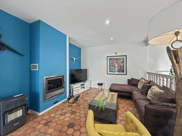 Maison familiale de 149 m² avec dépendance, piscine et grand terrain – Changé