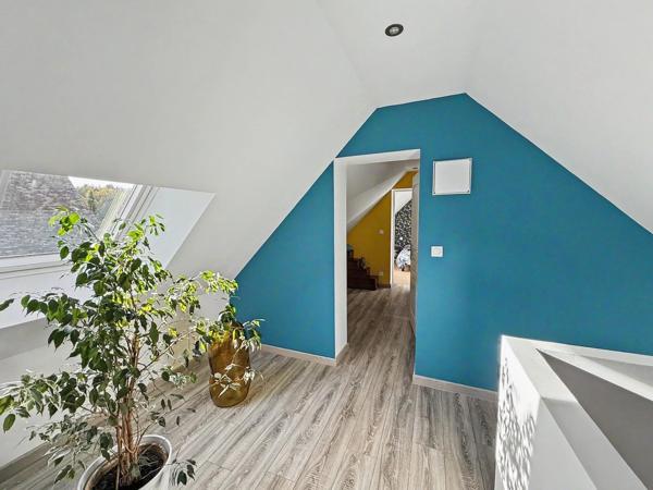 Maison familiale de 149 m² avec dépendance, piscine et grand terrain – Changé