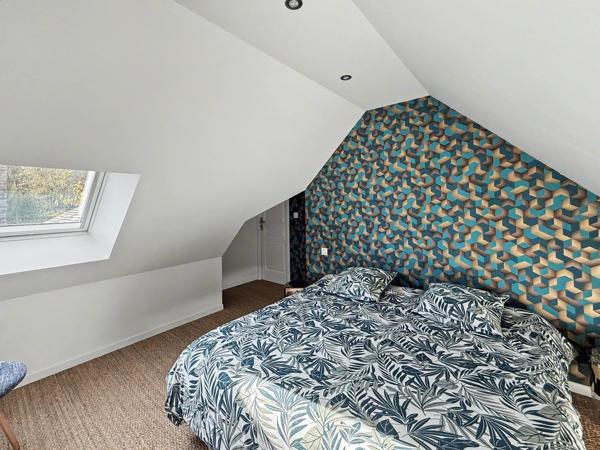 Maison familiale de 149 m² avec dépendance, piscine et grand terrain – Changé