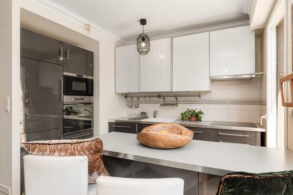 A Mandelieu un appartement avec une Chambre et beau jardin