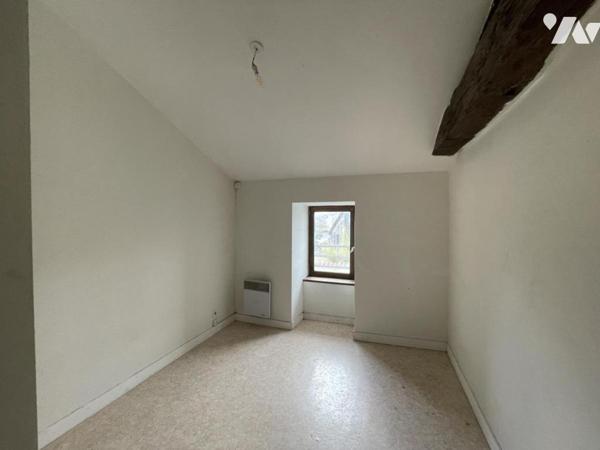 Ensemble immobilier constitué de trois logements locatifs.