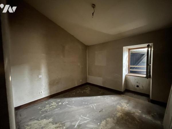 Ensemble immobilier constitué de trois logements locatifs.