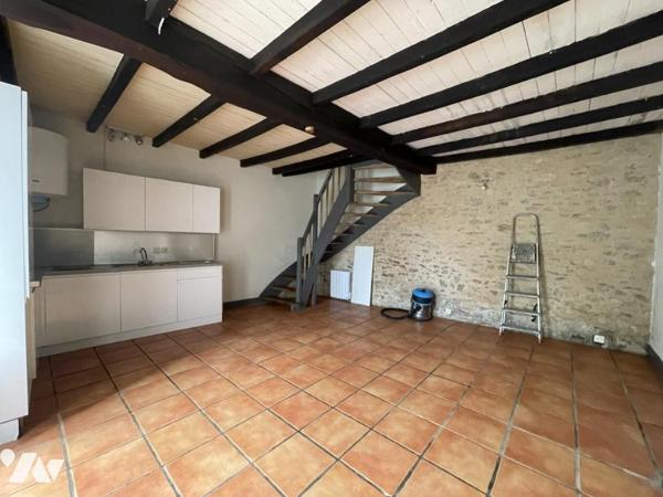 Ensemble immobilier constitué de trois logements locatifs.