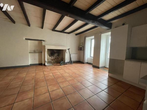 Ensemble immobilier constitué de trois logements locatifs.