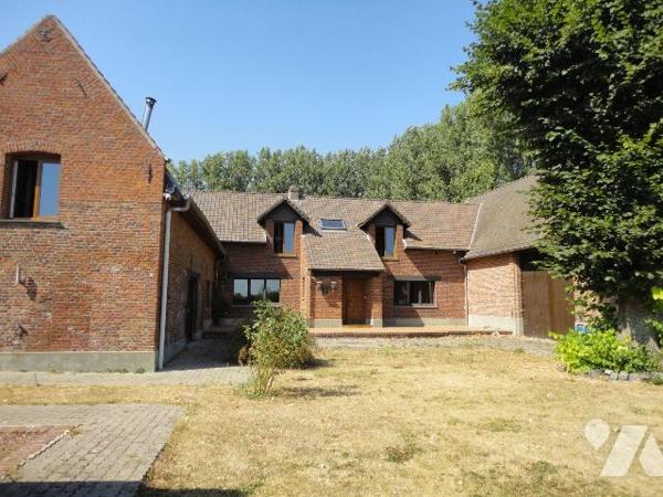 A VENDRE sur NIEPPE dans le NORD (59)- Magnifique FERME rénovée sur et avec  1 hectare de terra...