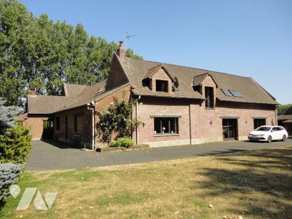 A VENDRE sur NIEPPE dans le NORD (59)- Magnifique FERME rénovée sur et avec  1 hectare de terra...