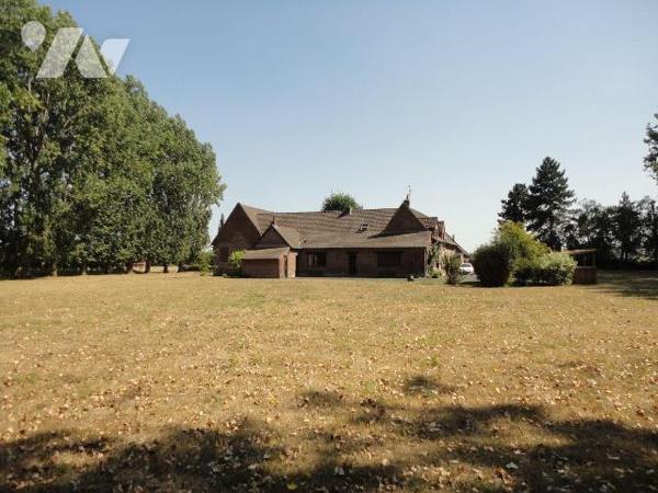 A VENDRE sur NIEPPE dans le NORD (59)- Magnifique FERME rénovée sur et avec  1 hectare de terra...