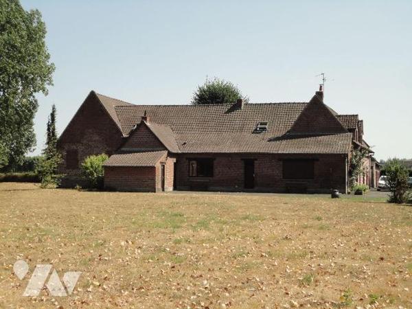 A VENDRE sur NIEPPE dans le NORD (59)- Magnifique FERME rénovée sur et avec  1 hectare de terra...
