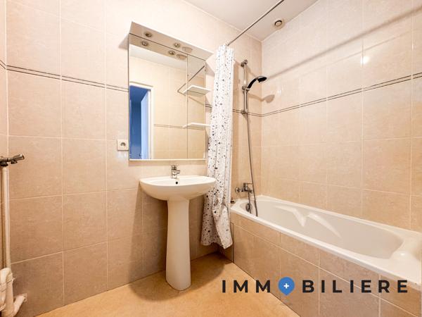 LORIENT CENTRE – Immeuble de 2 appartements avec jardins et stationnements. Vous serez aussi intéressé par