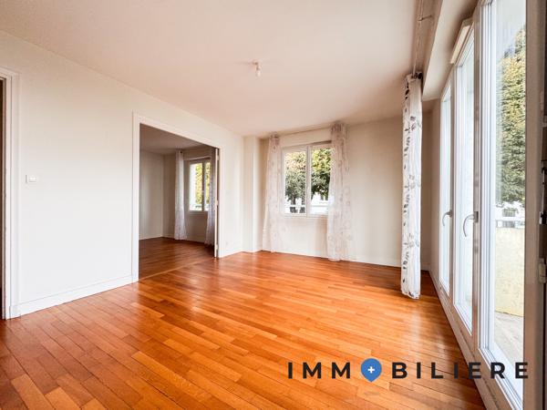 LORIENT CENTRE – Immeuble de 2 appartements avec jardins et stationnements. Vous serez aussi intéressé par