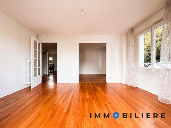 LORIENT CENTRE – Immeuble de 2 appartements avec jardins et stationnements. Vous serez aussi intéressé par