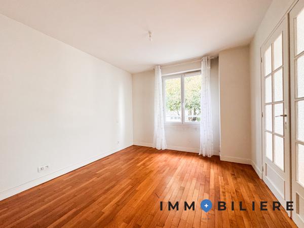 LORIENT CENTRE – Immeuble de 2 appartements avec jardins et stationnements. Vous serez aussi intéressé par