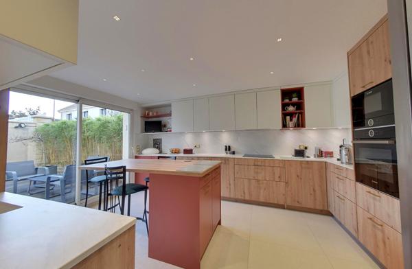 Maison individuelle CHEVRY COSSIGNY - 8 pièces - 190m2