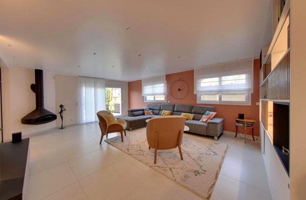 Maison individuelle CHEVRY COSSIGNY - 8 pièces - 190m2