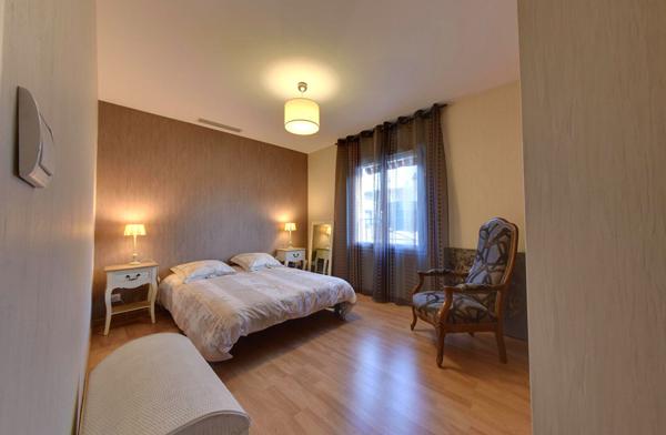 Maison individuelle CHEVRY COSSIGNY - 8 pièces - 190m2