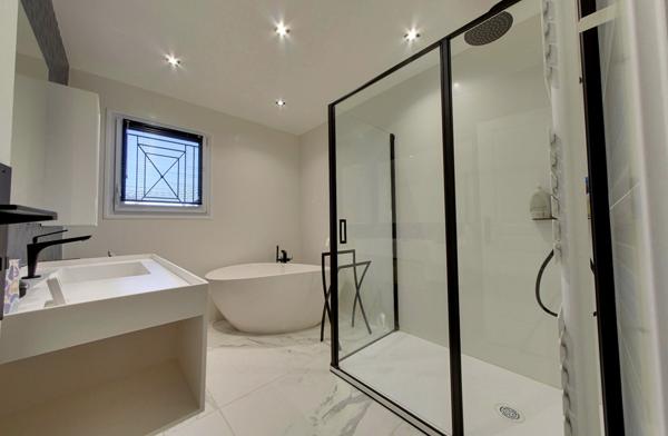 Maison individuelle CHEVRY COSSIGNY - 8 pièces - 190m2