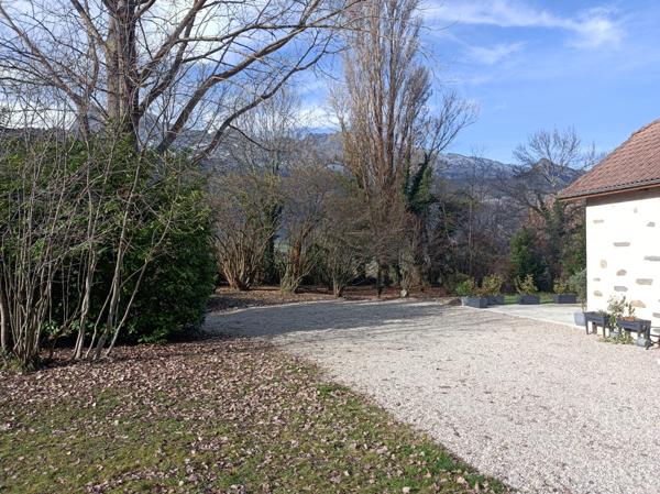 Vif (38450) Bâtisse de charme rénovée 231 m2 sur 4200 m² de terrain