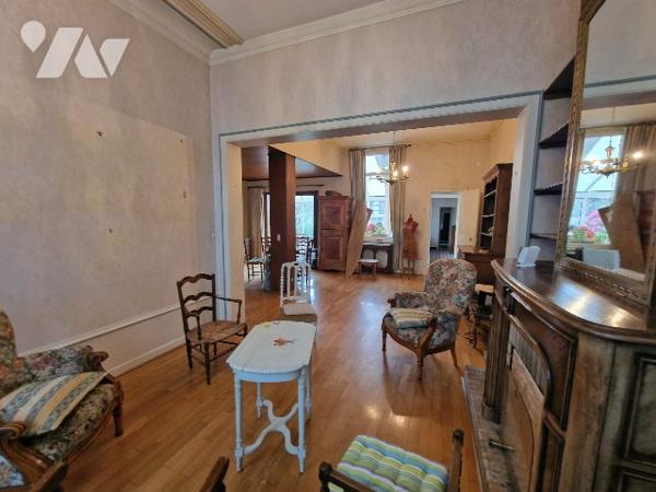 Immeuble/Maison - SAINT-QUENITN