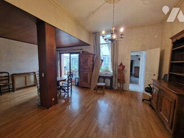 Immeuble/Maison - SAINT-QUENITN