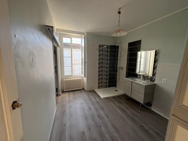 Maison à louer |  St-Jean-d'Angély |  3 pièces | 101 m²