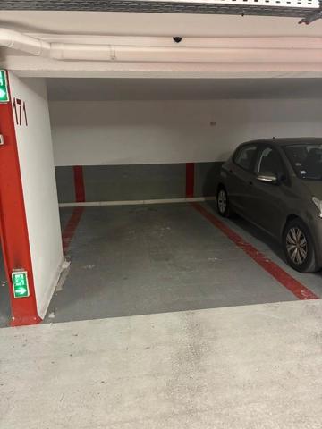 Vente                                                      Parking
                        
                                                            à Paris 12