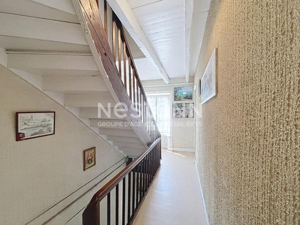 EXCLUSIVITE ! Immeuble en pierre à rénover avec local commercial dans le centre de Tence