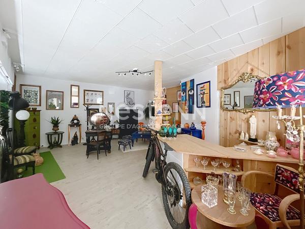 EXCLUSIVITE ! Immeuble en pierre à rénover avec local commercial dans le centre de Tence