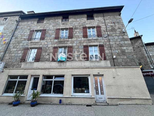 EXCLUSIVITE ! Immeuble en pierre à rénover avec local commercial dans le centre de Tence