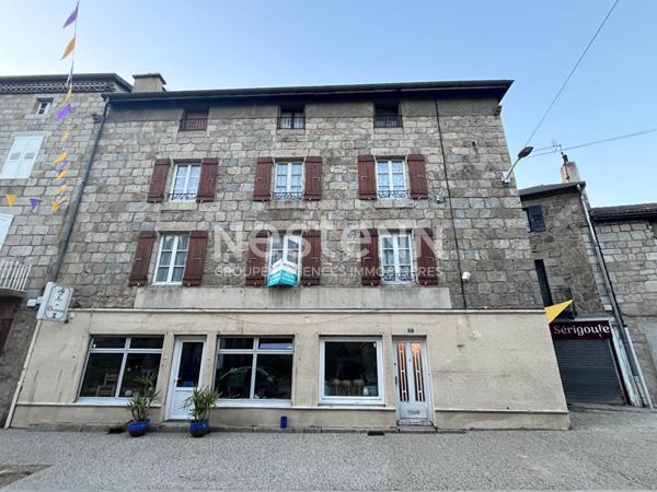 EXCLUSIVITE ! Immeuble en pierre à rénover avec local commercial dans le centre de Tence