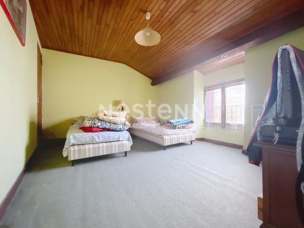 EXCLUSIVITE ! Immeuble en pierre à rénover avec local commercial dans le centre de Tence