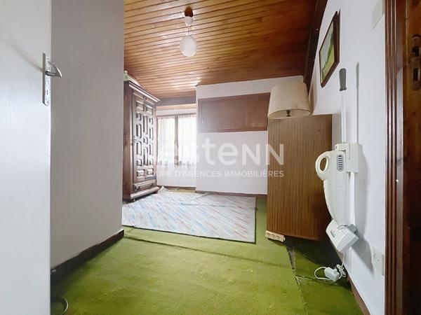 EXCLUSIVITE ! Immeuble en pierre à rénover avec local commercial dans le centre de Tence