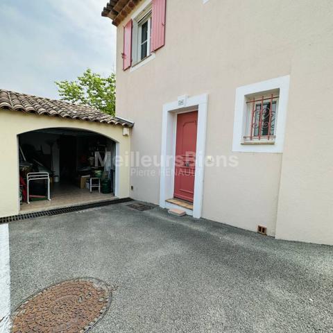 Villa individuelle de 78m2 avec jardin et garage dans résidence avec piscine