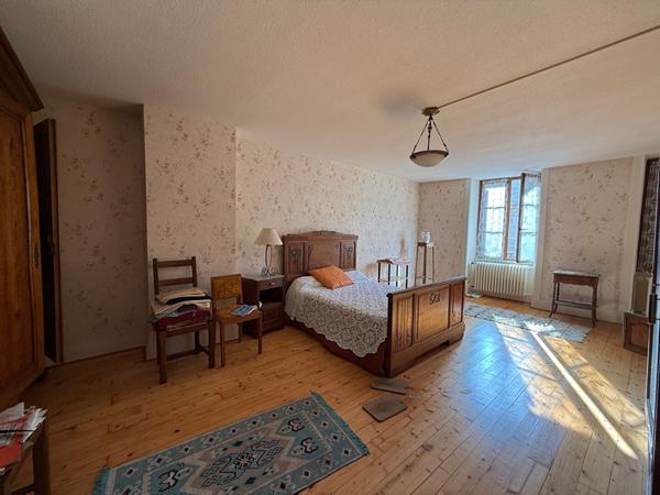 Maison - 8 pièces - 186 m²