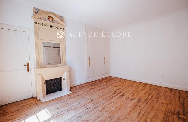 Élégante maison de maître en plein cœur de ville avec jardin garage et caves
