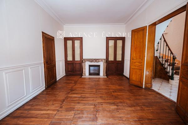 Élégante maison de maître en plein cœur de ville avec jardin garage et caves