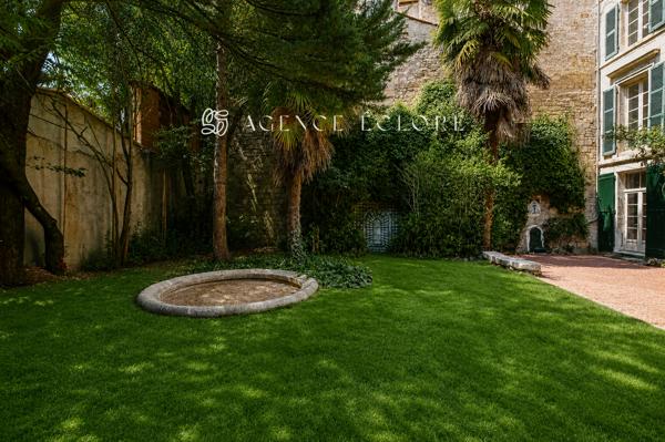 Élégante maison de maître en plein cœur de ville avec jardin garage et caves