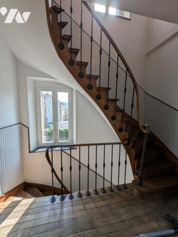 MAISON EN PIERRES MITOYENNE D'UN COTE