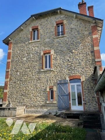 MAISON EN PIERRES MITOYENNE D'UN COTE