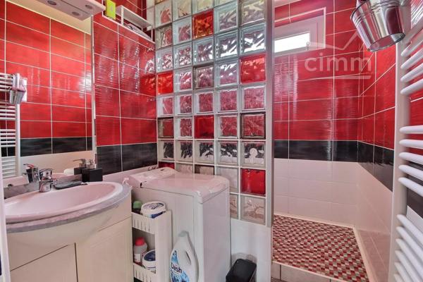 Appartement T3 situé au 6 ème et dernier étage de la résidence Mazieres à  Bourges.