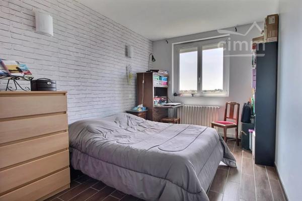 Appartement T3 situé au 6 ème et dernier étage de la résidence Mazieres à  Bourges.