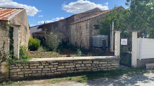 PRIN-DEYRANÇON (79210) , Grange à rénover avec certificat d'urbanisme positif