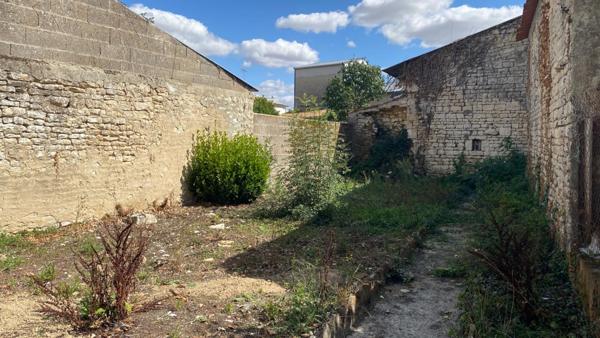 PRIN-DEYRANÇON (79210) , Grange à rénover avec certificat d'urbanisme positif