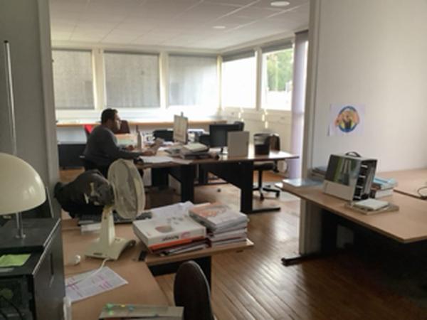 Arthur Loyd Dieppe vous propose sur un axe principal de EU, un ensemble de bureaux d'une superficie totale d'environ 195 m2.