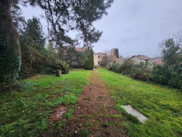 Confolens - Deux maisons avec caractre jardin prive - possible business/maison pour grand famille Confolens