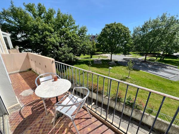 PAU Appartement Duplex 6 pièce(s) 139 m2 avec 4 balcons, un parking couvert sécurisé et une cave