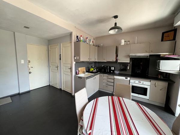 PAU Appartement Duplex 6 pièce(s) 139 m2 avec 4 balcons, un parking couvert sécurisé et une cave